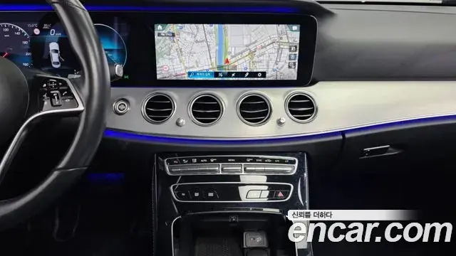 Mercedes-Benz E-Class 2021 — Photo 7/20