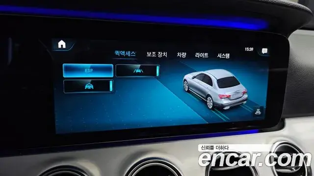 Mercedes-Benz E-Class 2021 — Photo 12/20