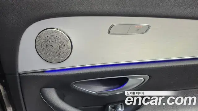 Mercedes-Benz E-Class 2021 — Photo 8/20