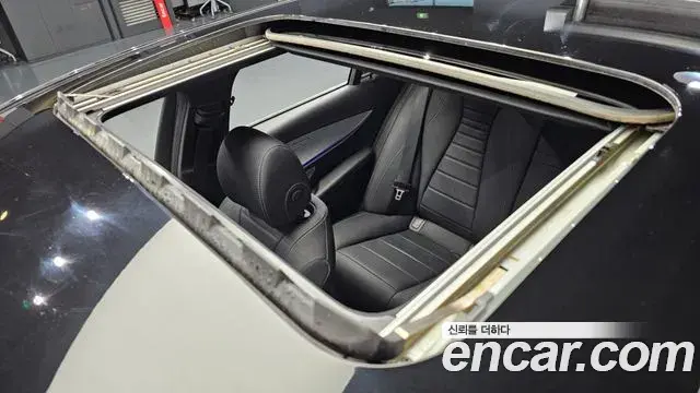 Mercedes-Benz E-Class 2021 — Photo 3/20