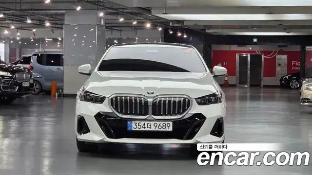 BMW 5 Series 2025 — Photo 2/15