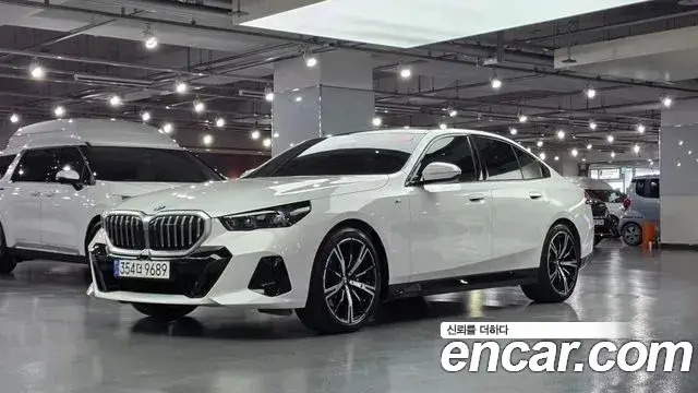 BMW 5 Series 2025 — Photo 15/15