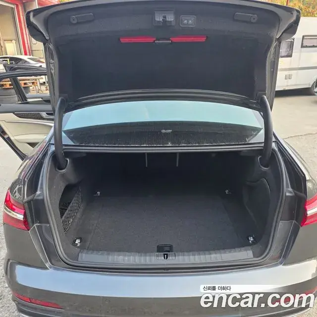 Audi A6 2021 — ფოტო 17/18