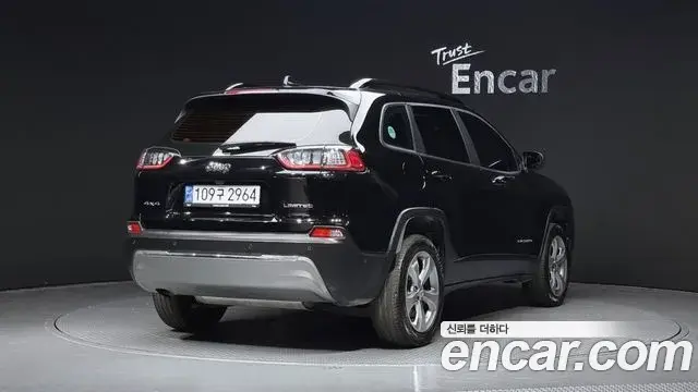 Jeep Cherokee 2022 — Şəkil 15/20