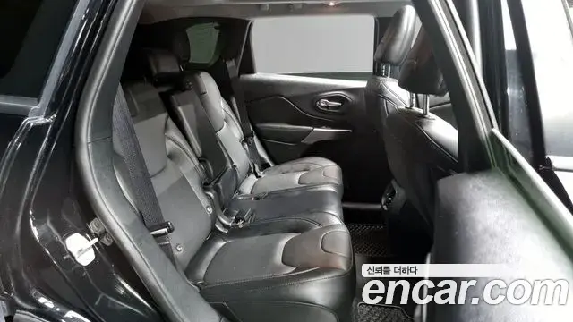 Jeep Cherokee 2022 — Şəkil 18/20