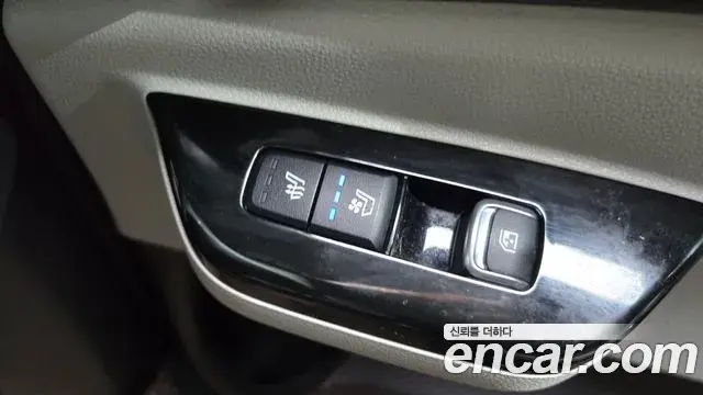 Kia Carnival 2021 — Фото 19/20