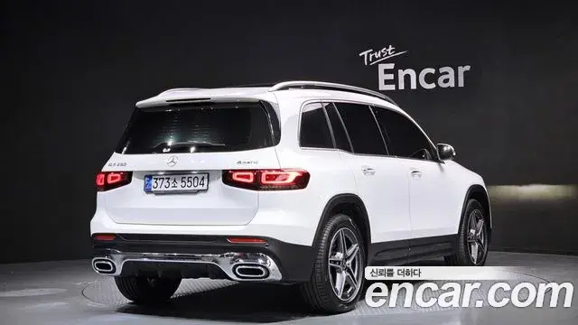 Mercedes-Benz GLB-Class 2022 — ფოტო 2/20