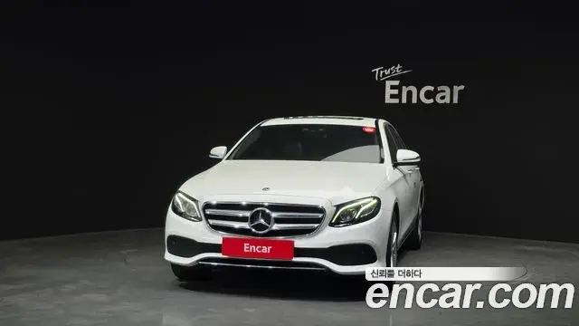 Mercedes-Benz E-Class 2018 — Photo 8/20