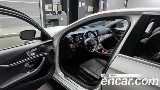 Mercedes-Benz E-Class 2018 — Photo 19/20