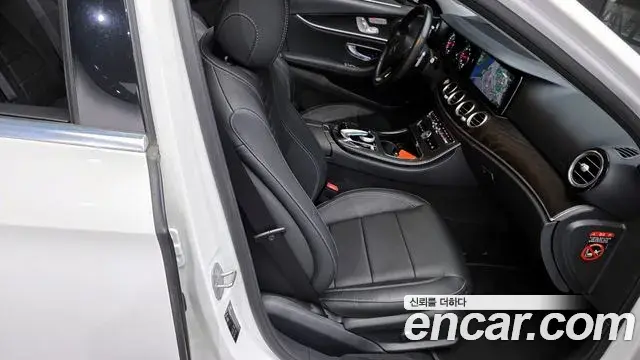 Mercedes-Benz E-Class 2018 — Photo 4/20