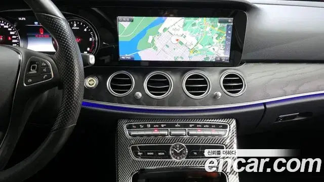Mercedes-Benz E-Class 2018 — Photo 13/20