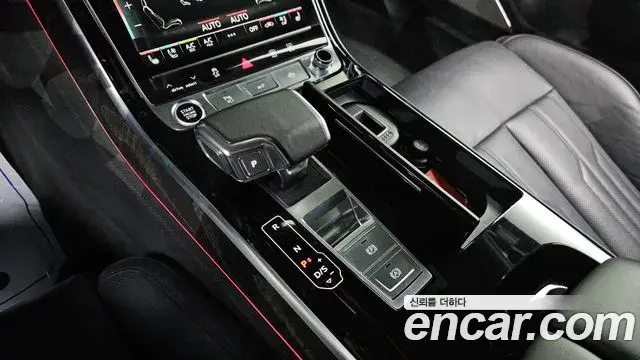 Audi A8 2022 — Şəkil 12/20