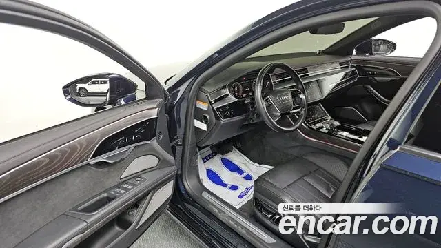 Audi A8 2022 — Şəkil 17/20