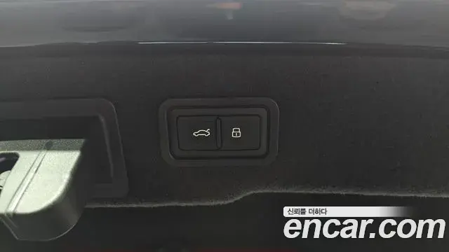 Audi A8 2022 — Şəkil 18/20
