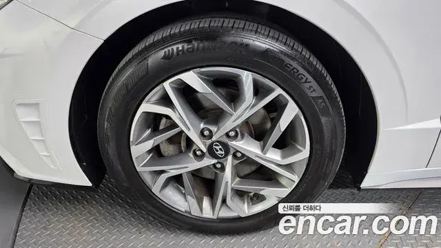 Hyundai Sonata Hybrid 2022 — Photo 13/20