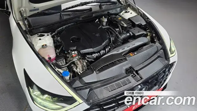 Hyundai Sonata Hybrid 2022 — Photo 16/20