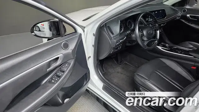 Hyundai Sonata Hybrid 2022 — Photo 11/20