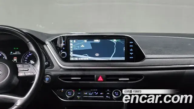 Hyundai Sonata Hybrid 2022 — Photo 14/20