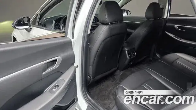 Hyundai Sonata Hybrid 2022 — Photo 9/20