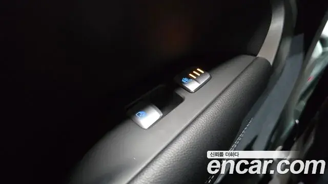 Genesis G70 2022 — ფოტო 16/20