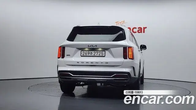 Kia Sorento 2021 — Фото 4/20