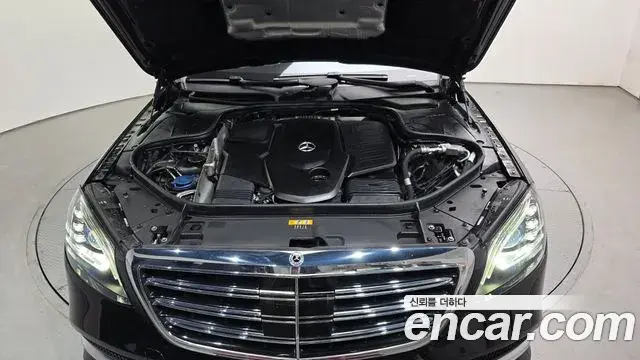 Mercedes-Benz S-Class 2019 — Photo 19/20
