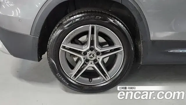 Mercedes-Benz GLB-Class 2022 — Photo 17/18