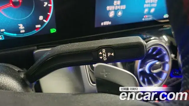Mercedes-Benz GLB-Class 2022 — Photo 14/18