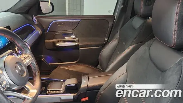 Mercedes-Benz GLB-Class 2022 — Photo 16/18