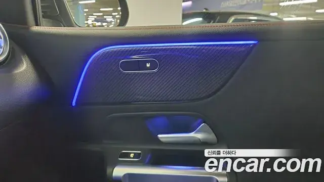 Mercedes-Benz GLB-Class 2022 — Photo 7/18