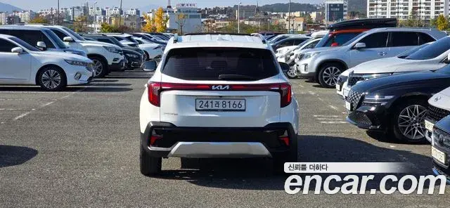 Kia Seltos 2022 — ფოტო 6/20