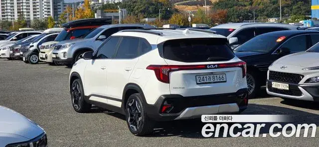 Kia Seltos 2022 — ფოტო 16/20