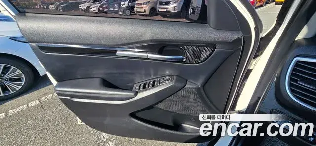 Kia Seltos 2022 — ფოტო 13/20