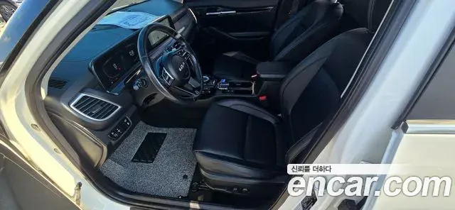 Kia Seltos 2022 — ფოტო 17/20