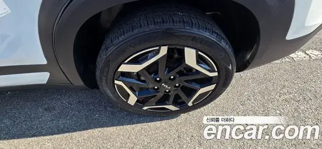 Kia Seltos 2022 — ფოტო 8/20