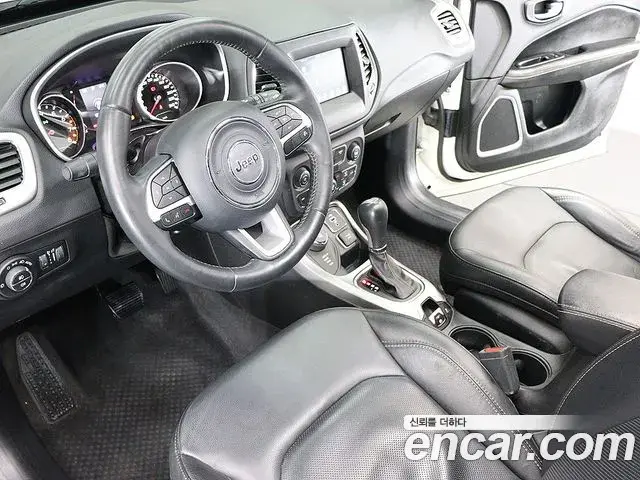 Jeep Compass 2019 — Фото 17/20