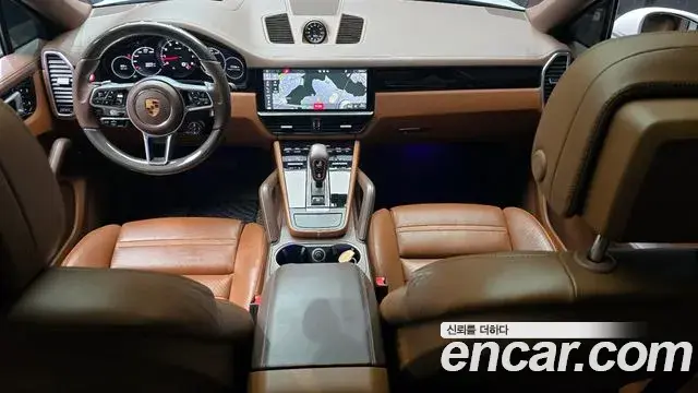 Porsche Cayenne 2020 — ფოტო 13/20