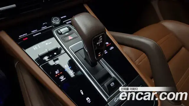 Porsche Cayenne 2020 — ფოტო 5/20