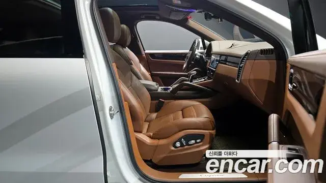 Porsche Cayenne 2020 — ფოტო 10/20