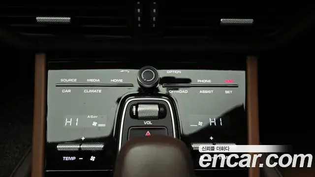 Porsche Cayenne 2020 — ფოტო 17/20