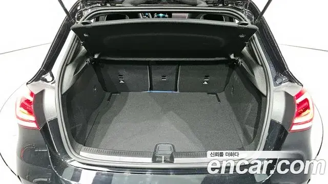Mercedes-Benz A-Class 2022 — Şəkil 12/20