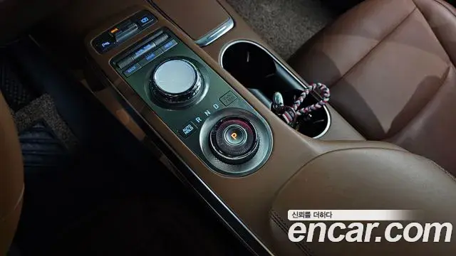 Genesis GV70 2021 — Şəkil 13/20