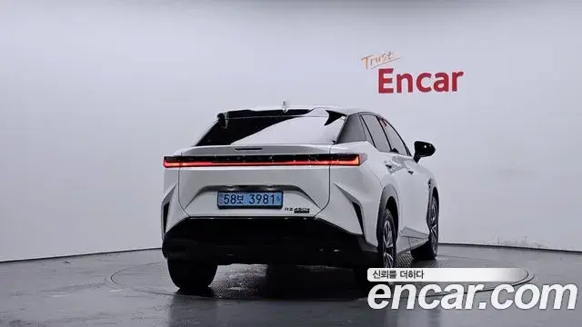 Lexus RZ450e 2023 — Şəkil 5/20