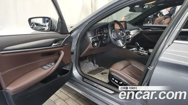 BMW 5 Series 2023 — Photo 20/20