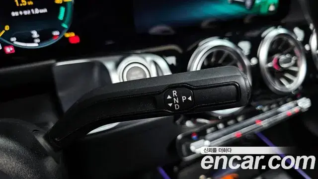 Mercedes-Benz GLB-Class 2022 — ფოტო 19/20