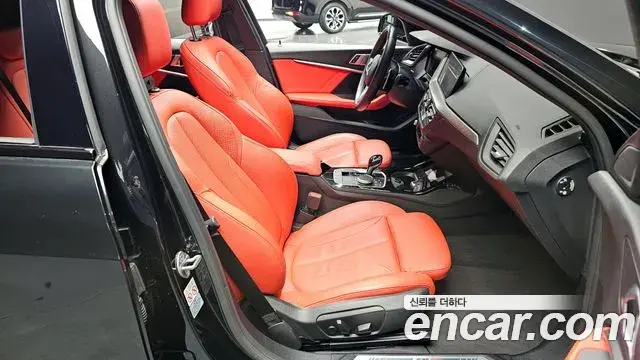 BMW 1 Series 2022 — ფოტო 16/20