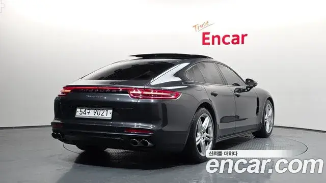 Porsche Panamera 2018 — ფოტო 13/20
