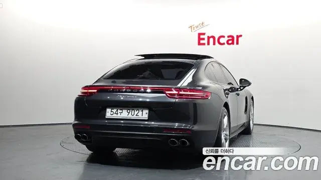 Porsche Panamera 2018 — ფოტო 17/20