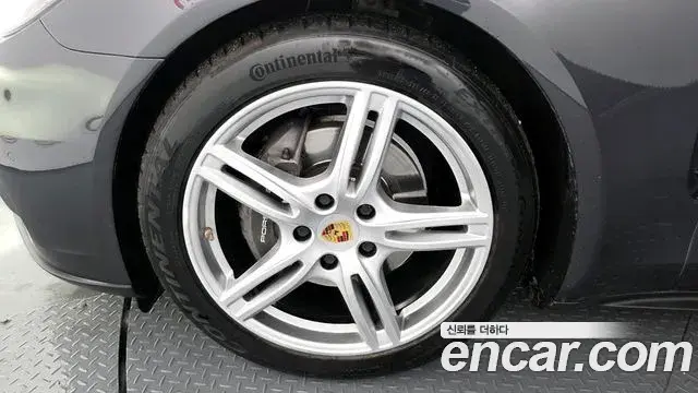 Porsche Panamera 2018 — ფოტო 9/20