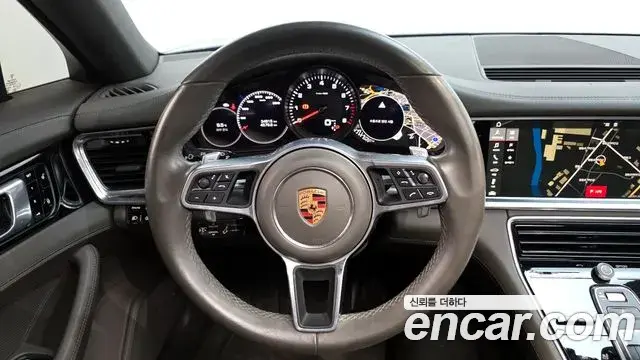 Porsche Panamera 2018 — ფოტო 11/20